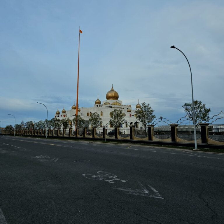 Gurdwara Guru Nanak Darbar (Lasalle) | ਗੁਰੂ ਨਾਨਕ ਦਾ ਦਰਬਾਰ ਗੁਰਦਵਾਰਾ ਗੁਰੂ ਨਾਨਕ ਦਰਬਾਰ ਸਾਹਿਬ